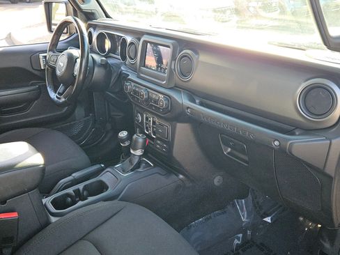 Used 2022 Jeep Wrangler Unlimited Sport image 25