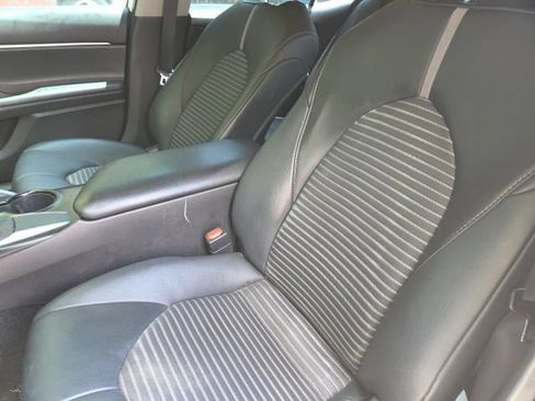 Used 2020 Toyota Camry SE FWD image 10