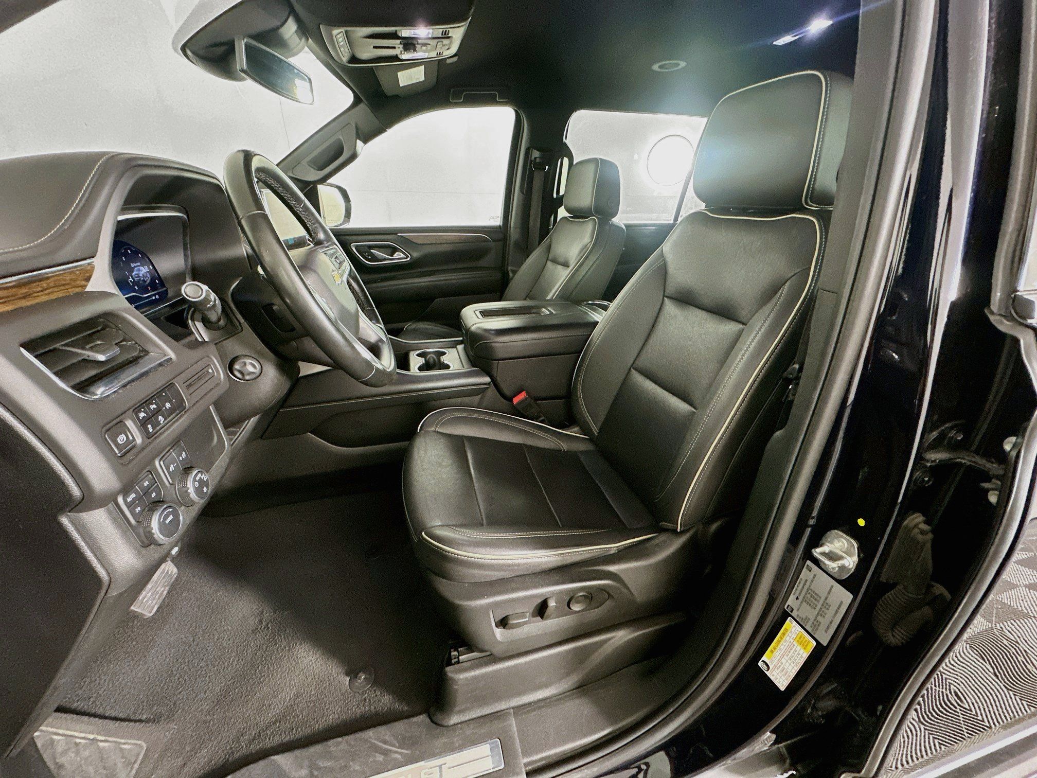 Used 2023 Chevrolet Suburban Premier AWD/4WD image 13