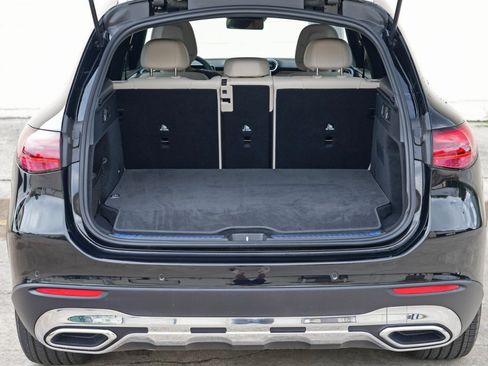 Used 2025 Mercedes-Benz GLC 350e 4MATIC image 10