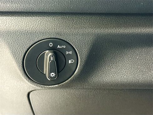 Used 2019 Volkswagen Jetta R-Line image 9