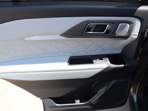 New 2026 Ford Explorer Platinum w/ LUX Leather Package AWD/4WD image 18