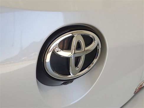 Used 2025 Toyota Corolla SE image 9