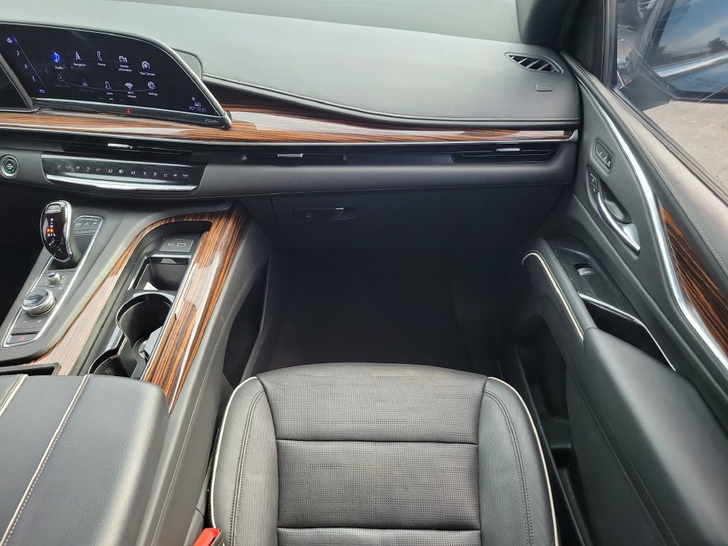 Used 2023 Cadillac Escalade ESV Premium Luxury RWD image 17