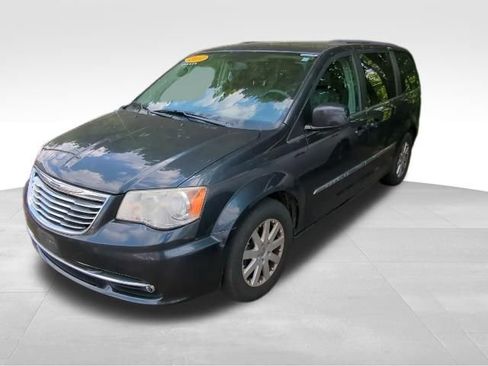 Used 2014 Chrysler Town & Country Touring FWD image 1