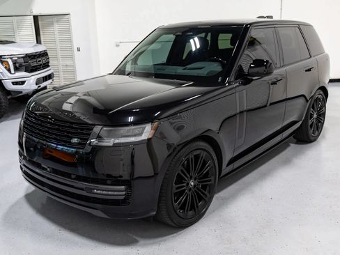 Used 2024 Land Rover Range Rover SE AWD/4WD image 4