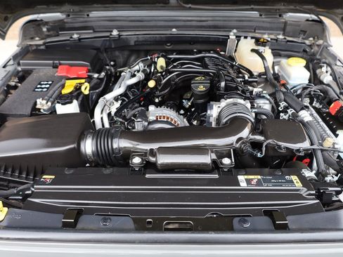 Used 2022 Jeep Wrangler Unlimited Rubicon AWD/4WD image 11