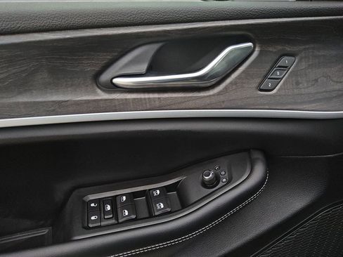 New 2025 Jeep Grand Cherokee Limited image 19