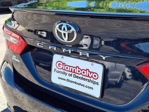 Used 2019 Toyota Camry SE w/ Convenience Package FWD image 32