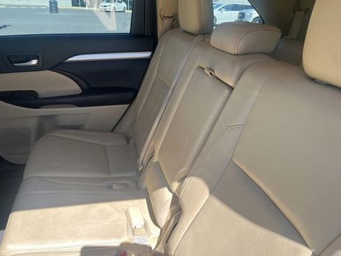 Used 2016 Toyota Highlander XLE image 11