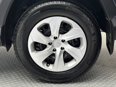Used 2023 Toyota RAV4 LE AWD/4WD image 6