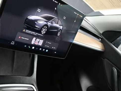 Used 2022 Tesla Model Y Long Range AWD/4WD image 23