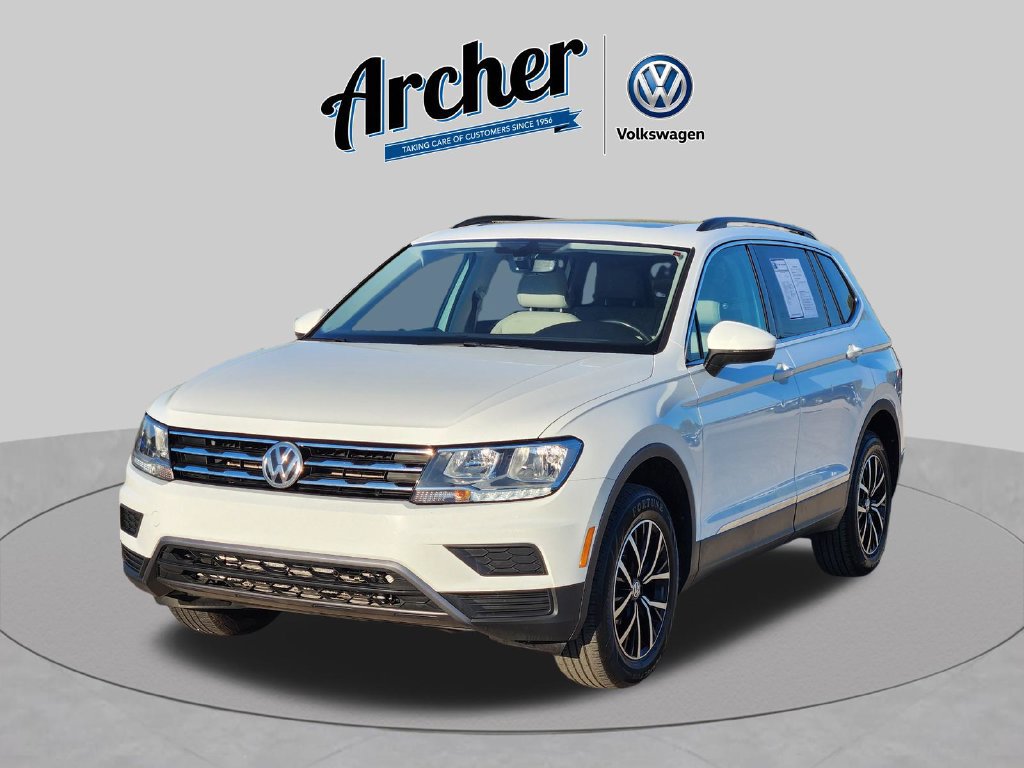 Used 2021 Volkswagen Tiguan SE w/ Panoramic Sunroof Package FWD image 2