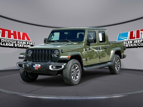 Used 2022 Jeep Gladiator Overland w/ Popular Equipment Package AWD/4WD image 1