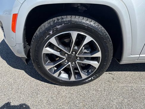 Certified 2021 Jeep Grand Cherokee L Overland w/ Luxury Tech Group IV AWD/4WD image 9