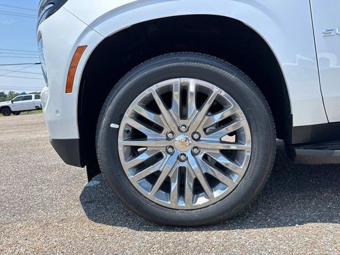 New 2025 Chevrolet Suburban Premier w/ Sun And Tow Package RWD image 20