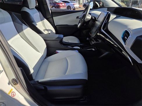 Used 2017 Toyota Prius Prime Advanced image 15