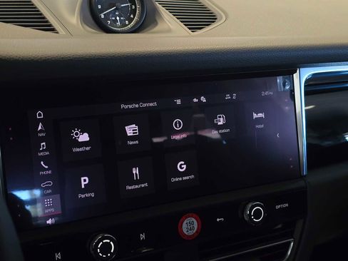 Used 2025 Porsche Macan image 29