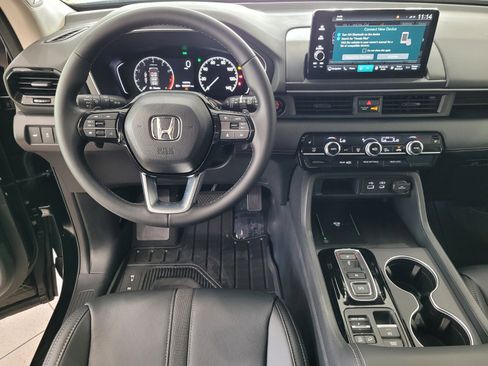 New 2025 Honda Pilot Touring image 10