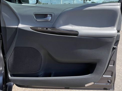 Used 2015 Toyota Sienna XLE w/ XLE Navigation Package image 36