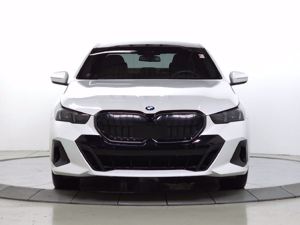 Used 2024 BMW 540i xDrive w/ Executive Package AWD/4WD image 2