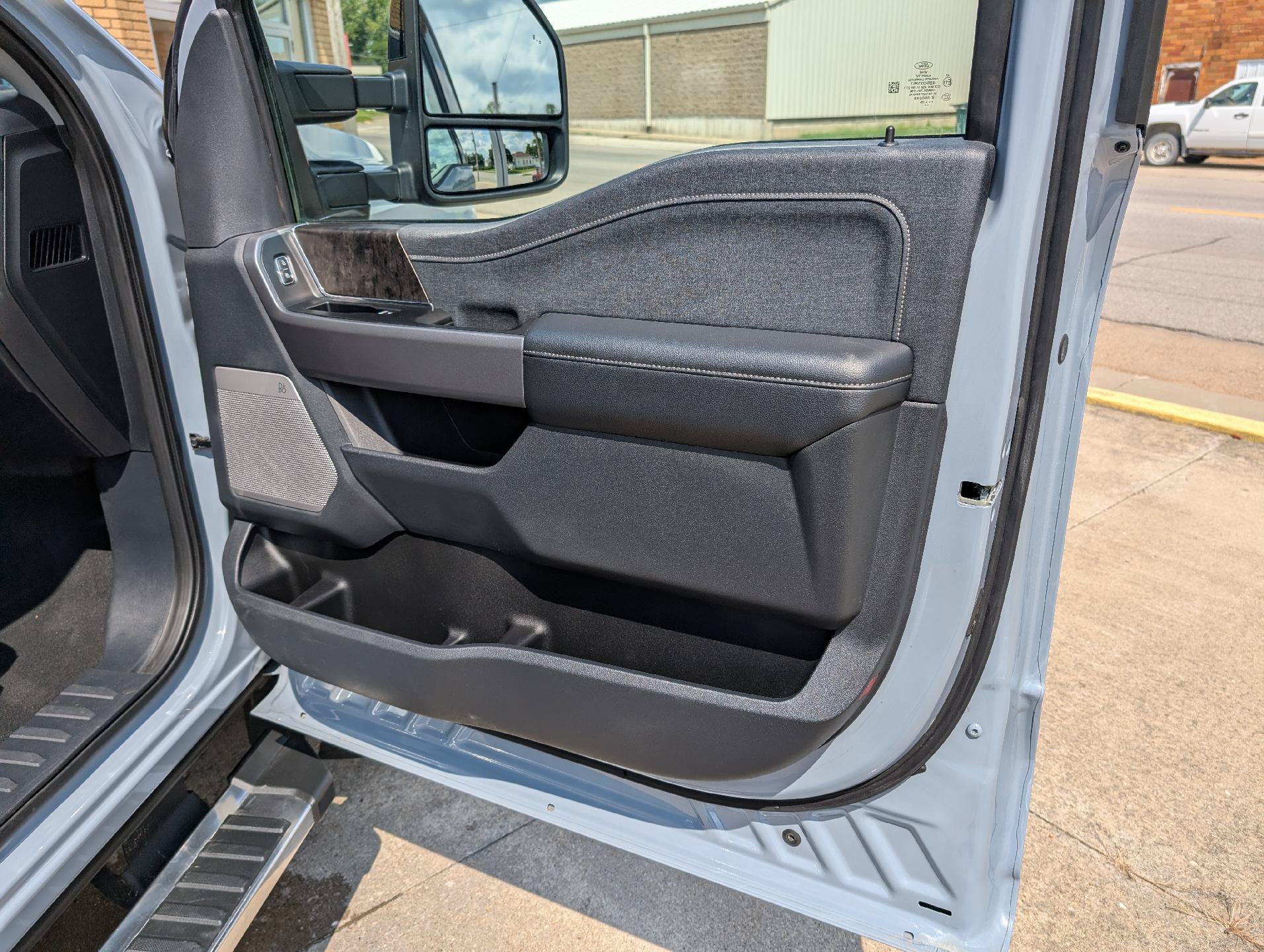 Used 2025 Ford F350 Lariat AWD/4WD image 19
