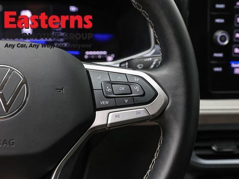 Used 2025 Volkswagen Taos SE AWD/4WD image 16