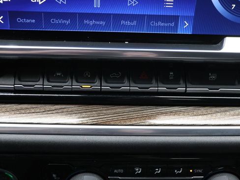 Used 2023 Chevrolet Silverado 1500 LT image 26