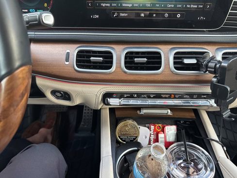 Used 2022 Mercedes-Benz GLS 450 4MATIC image 10