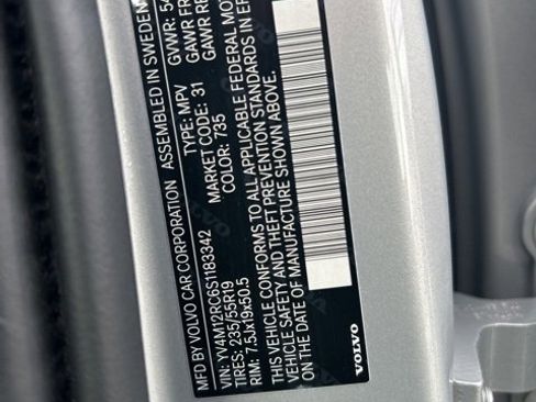 Certified 2025 Volvo XC60 B5 Plus image 27