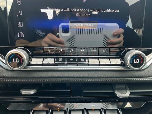 Used 2024 Chevrolet Colorado LT w/ LT Convenience Package II image 32