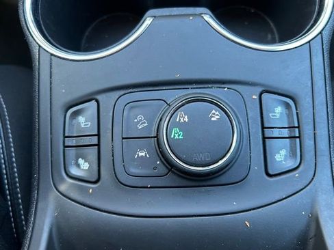 Used 2024 GMC Terrain SLT image 27