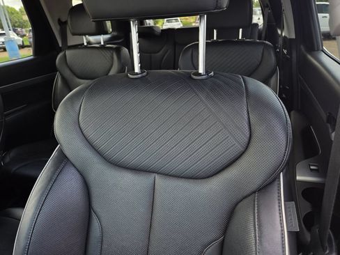 Used 2023 Hyundai Palisade SEL w/ Winter Package FWD image 16