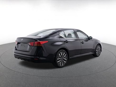 Used 2025 Nissan Altima 2.5 SV FWD image 8