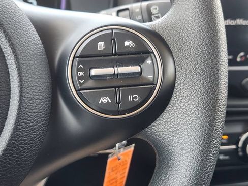 Certified 2025 Kia Soul LX w/ LX Technology Package FWD image 28