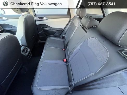New 2025 Volkswagen Taos SE image 3