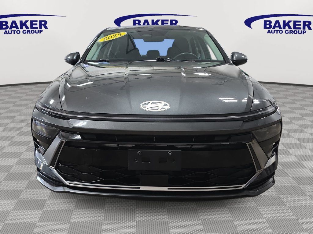 Used 2025 Hyundai Sonata SEL FWD image 2
