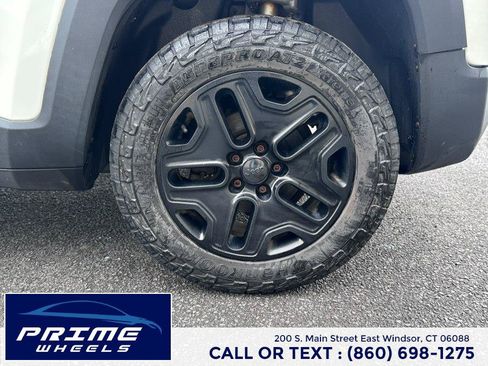 Used 2015 Jeep Renegade Trailhawk w/ Premium Leather Group AWD/4WD image 23