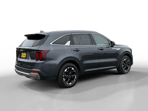 Used 2024 Kia Sorento S image 5