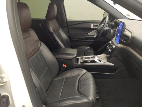 Used 2020 Ford Explorer Platinum w/ Premium Technology Package image 21