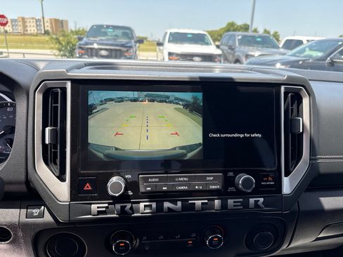 Used 2025 Nissan Frontier SV RWD image 22