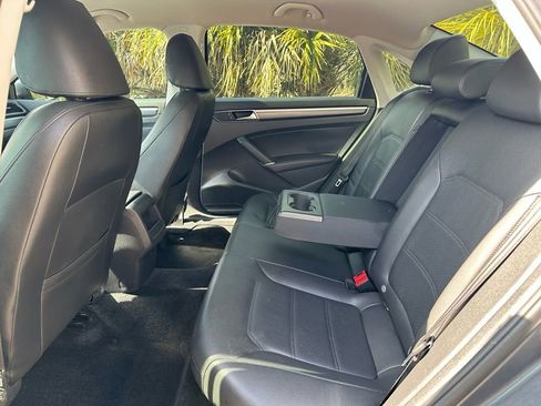 Used 2017 Volkswagen Passat 1.8T R-Line image 32