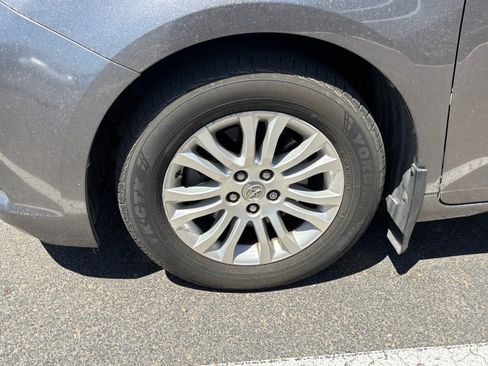 Used 2014 Toyota Sienna XLE FWD image 6