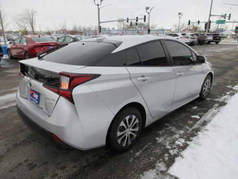 Used 2021 Toyota Prius XLE image 7