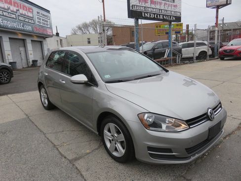 Used 2017 Volkswagen Golf Wolfsburg Edition image 2