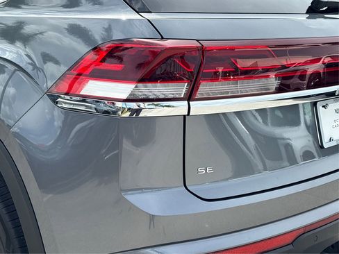 Used 2024 Volkswagen Atlas Cross Sport SE w/ Panoramic Sunroof Package FWD image 14