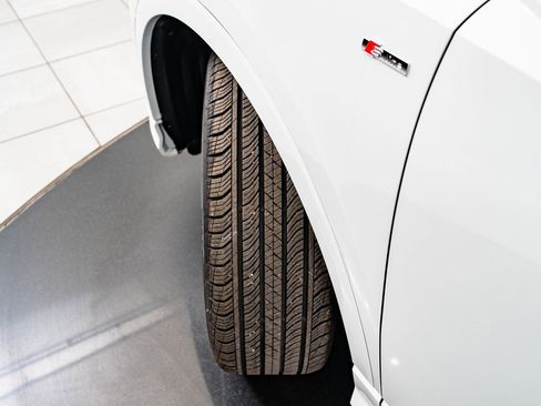 Certified 2025 Audi Q3 2.0T Premium Plus w/ Premium Plus Package image 44