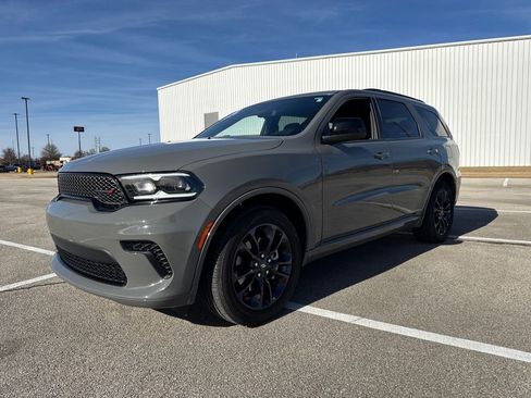 Used 2024 Dodge Durango SXT w/ SXT Blacktop Group image 2