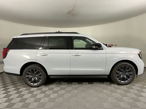 New 2026 Ford Expedition Platinum w/ Stealth Appearance Package AWD/4WD image 2