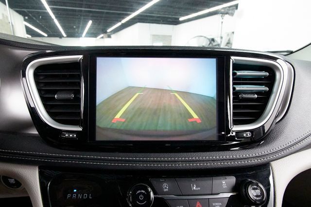 Used 2022 Chrysler Pacifica Touring-L AWD/4WD image 14